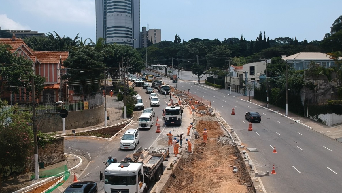 foto aérea das obras na rua major natanael